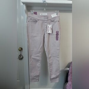 FINAL PRICE NWT Levi’s Pink Pants